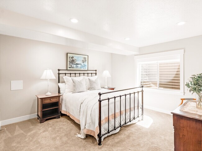 Building Photo - 2670 Weathervane Way S