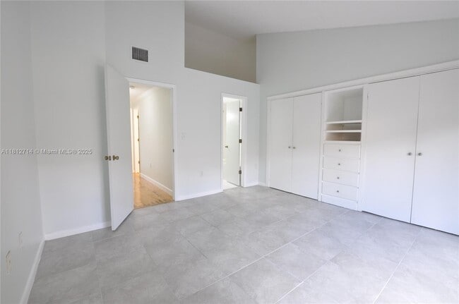 Building Photo - 7804 SW 102nd Ln
