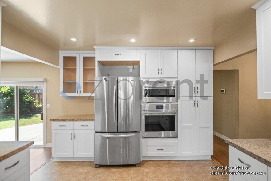 Building Photo - 119 Calado Ave
