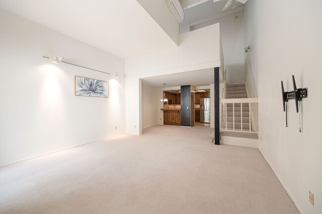 Building Photo - Beautiful large (914 sq feet) 1 bedroom no...