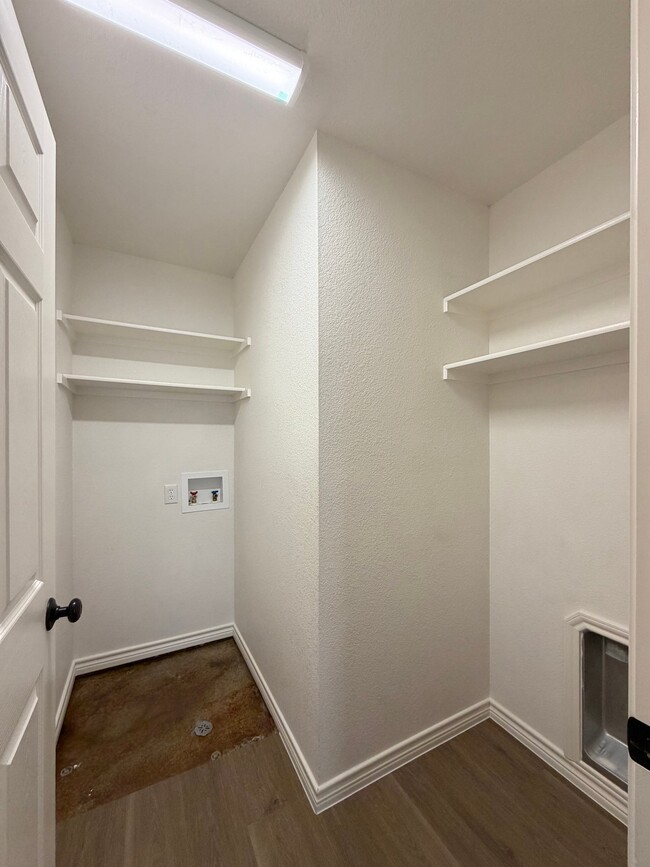 Building Photo - 5203 Graceland Dr