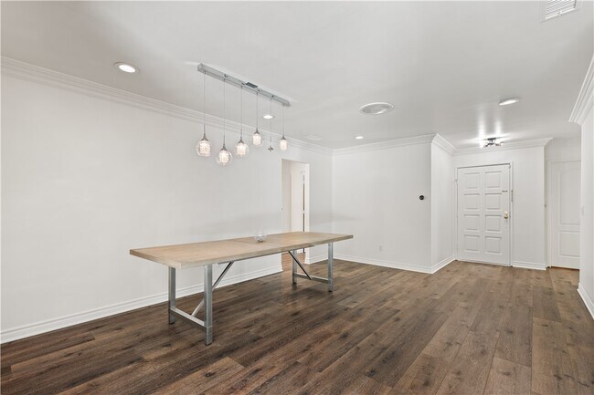 Building Photo - 6515 Kenwater Ave