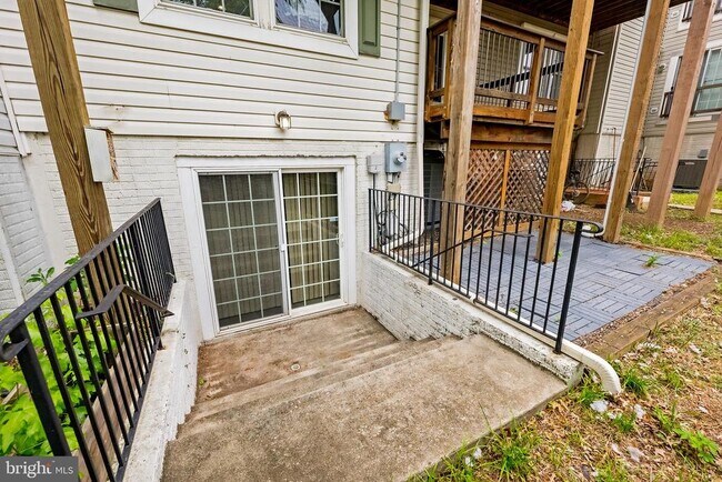 Building Photo - 3385 Beechcliff Dr