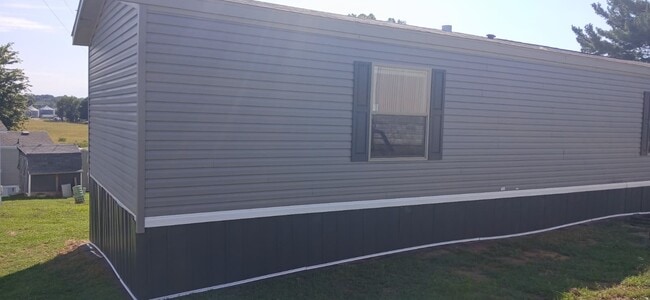 Building Photo - 4 Evergreen Ct