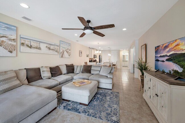 Building Photo - 14940 Edgewater Cir
