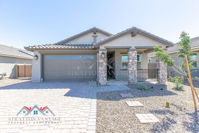 Building Photo - 15243 W Latham St