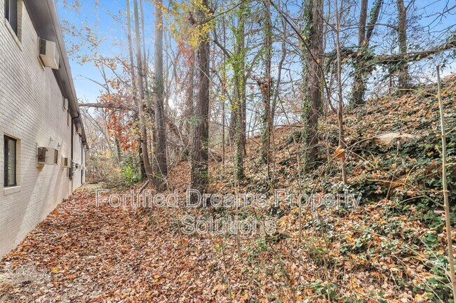 Building Photo - 201 Leisure Time Ln