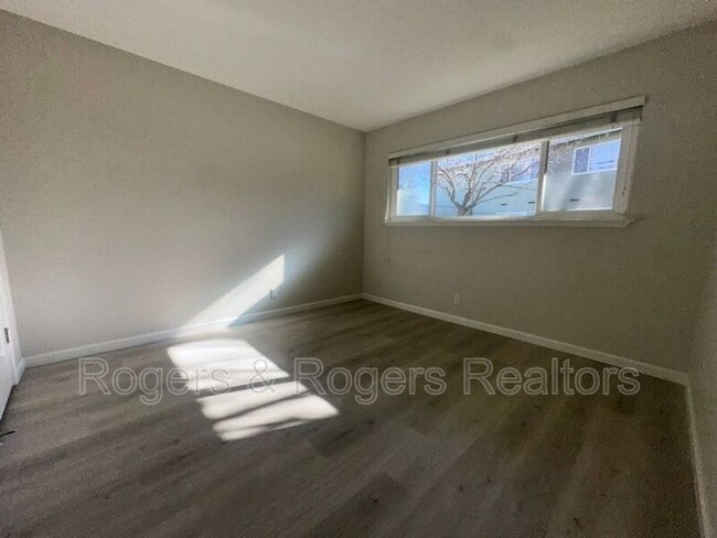 Building Photo - 3592 Payne Ave