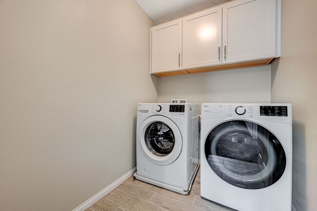 Building Photo - MODERN 2 Story, 3 Bedroom Home near Aliante!