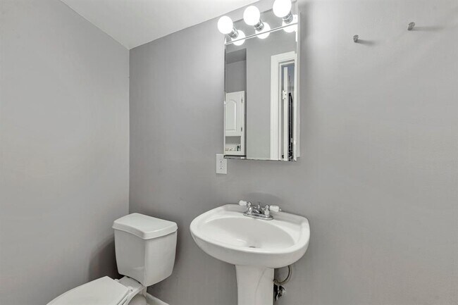 Building Photo - 1715 W St Johns Ave