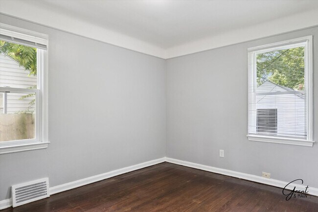 Building Photo - $1300 3 bedroom bungalow