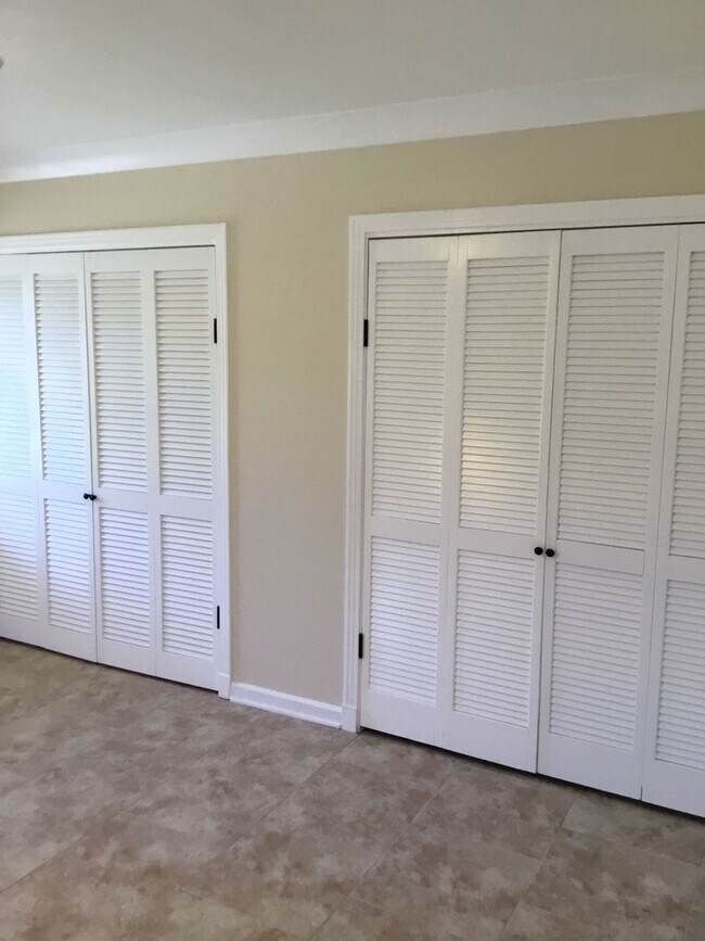 Building Photo - GORGEOUS 4/3 BROADMOOR HOME-UPDATED-MUST SEE