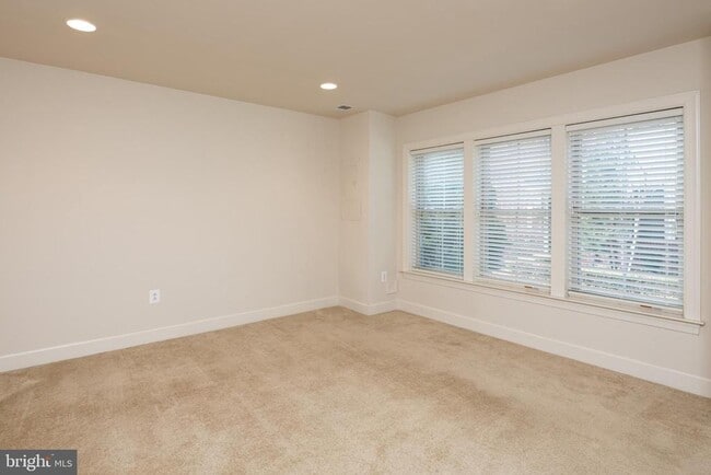 Building Photo - 3431 Kemper Rd