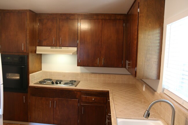 1 Bed, 1 Bath -- Tucked Away from Street! - 655 Mariposa Avenue Apartments