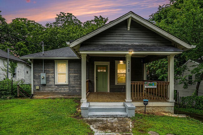 Building Photo - 4 Bedroom 3 Bath w/ Full Studio Basement