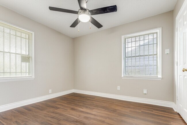 Building Photo - 9310 Forest View St