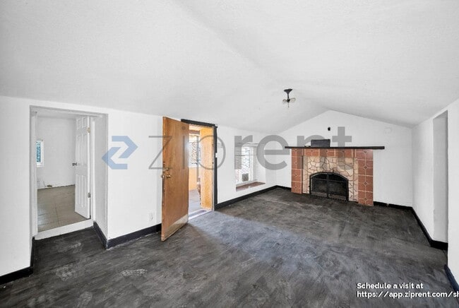 Building Photo - 82481 Valencia Ave