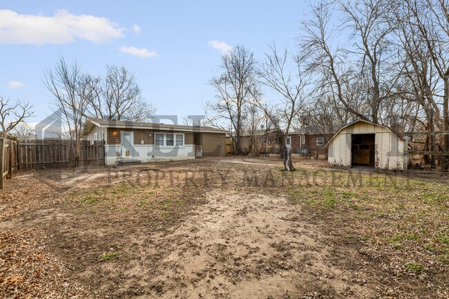 Building Photo - 2803 S Glenn Ave