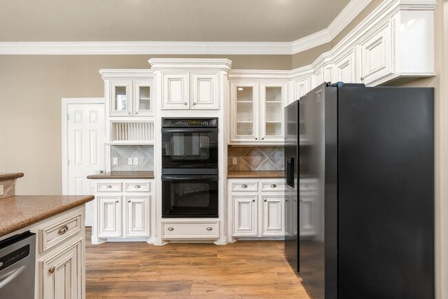 Building Photo - 3062 Lake Island Dr