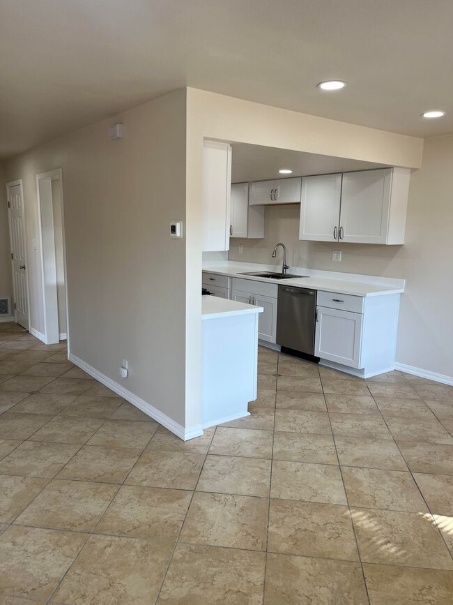 Building Photo - Gorgeous Fully Remodeled 3 Bd. 2.5Ba Condo...