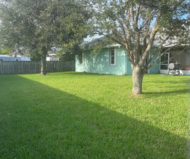 Building Photo - 4412 SW Bonney St