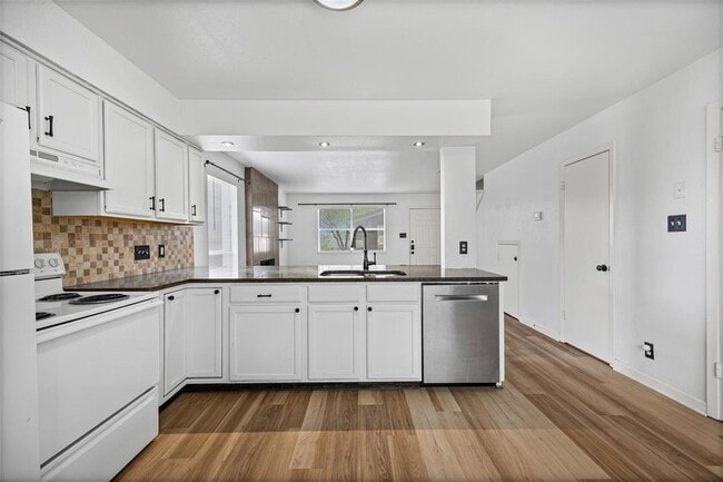 Building Photo - 8100 Dunn St