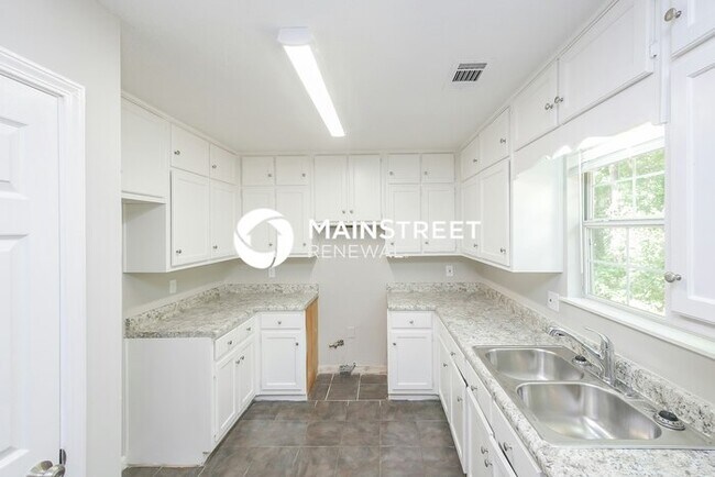 Building Photo - 3 Bedroom Pet-Friendly Home in Covington, GA with Main Street Renewal