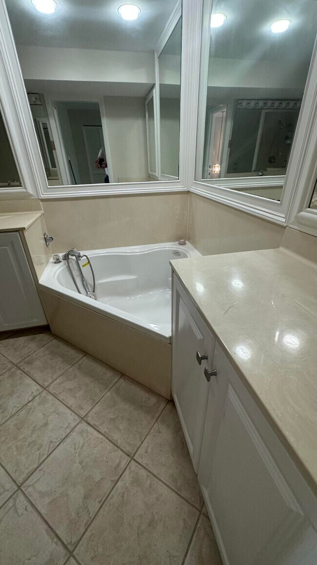 Building Photo - 2704 Cardinal Dr