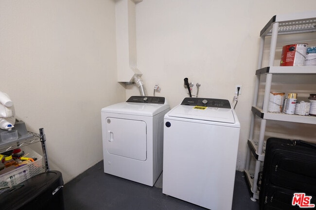 Building Photo - 4600 Don Lorenzo Dr