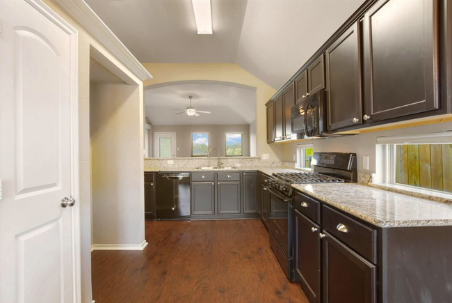 Kitchen - 100 Brookside Dr