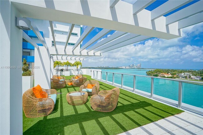 Building Photo - 10201 E Bay Harbor Dr