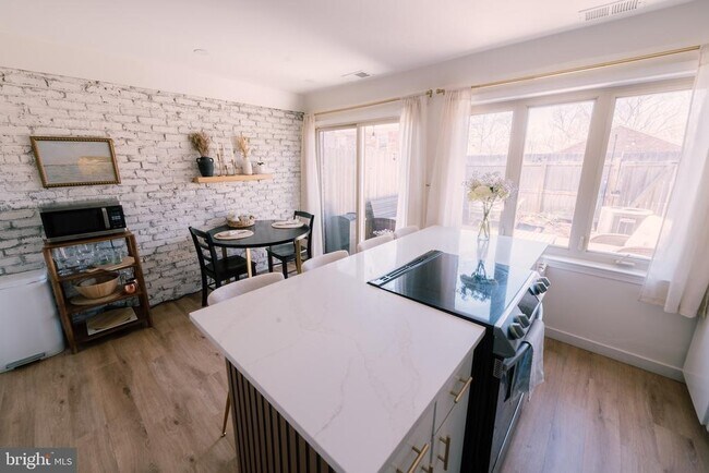 Building Photo - 126 Albemarle Dr