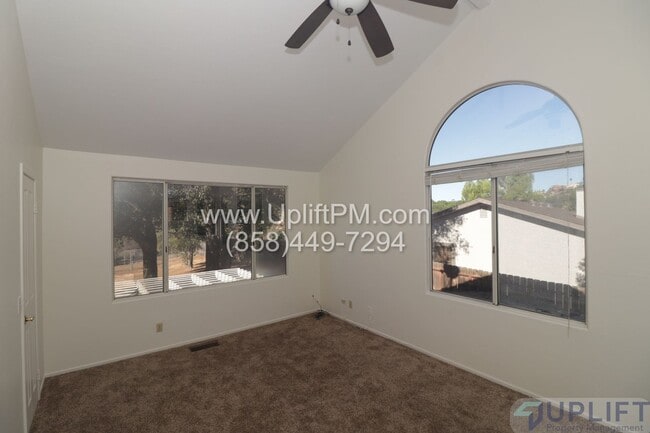 Building Photo - 4 Bedroom 2.5 Bath in San Diego Country Es...