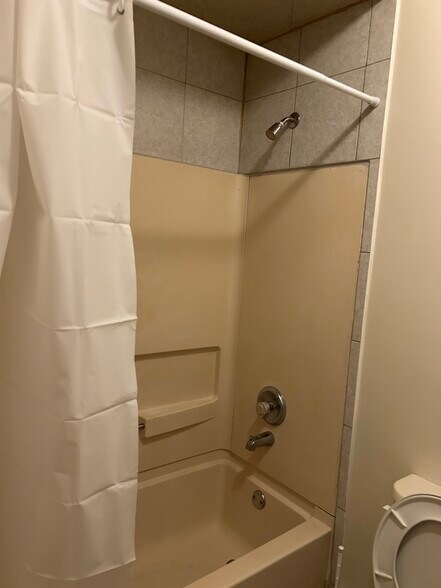 Building Photo - 613 Boulevard