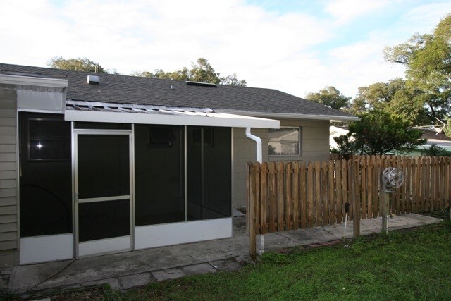 Screened porch - 127 W Palmetto Ave