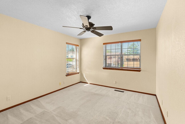 Building Photo - 9441 Allande Rd NE