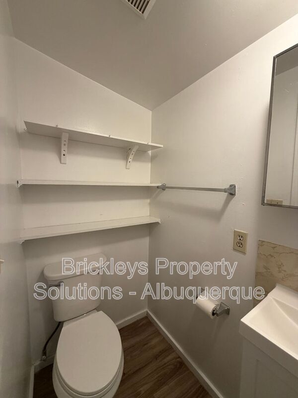 Building Photo - 313 Cornell Dr SE