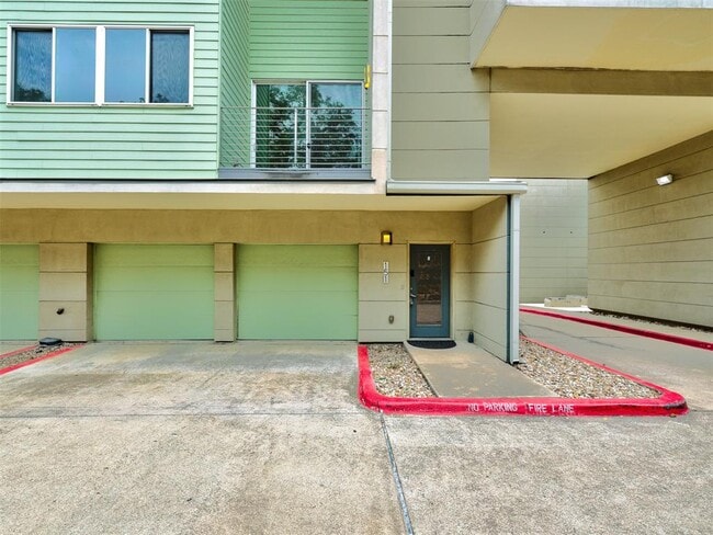 Building Photo - 604 N Bluff Dr