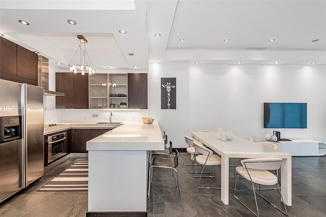 Building Photo - 2301 Collins Ave