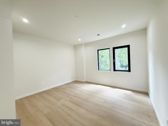 Building Photo - 8908 Mohawk Ln