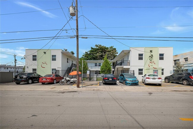 Building Photo - 1710 NW 1st Ct