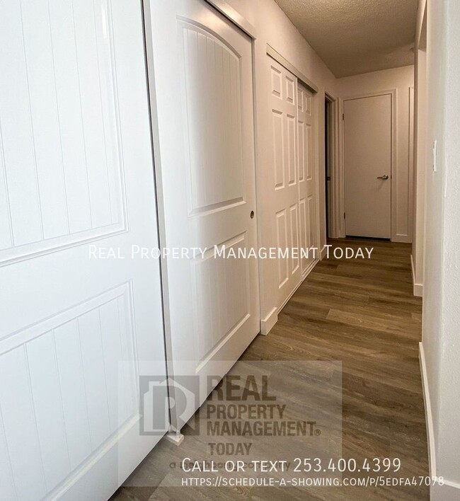 Building Photo - Charming 3 Bed, 2 Bath + Office Apartment ...