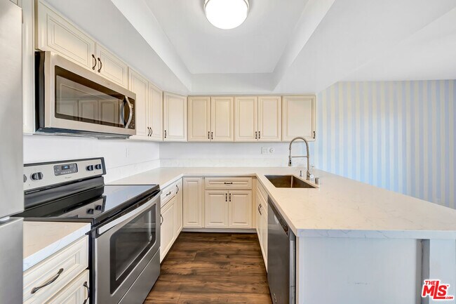 Building Photo - 3606 Vista Rey