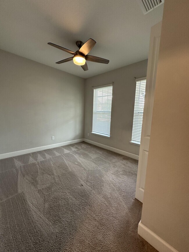 Building Photo - 24 Woodsong Ln