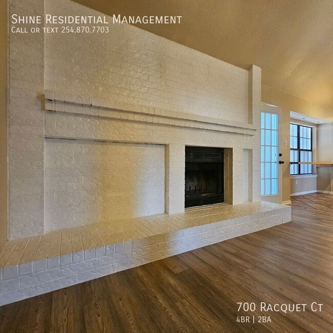 Building Photo - 700 Racquet Ct