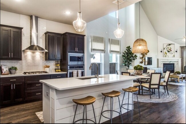 Building Photo - 204 Carmen Oak Ln