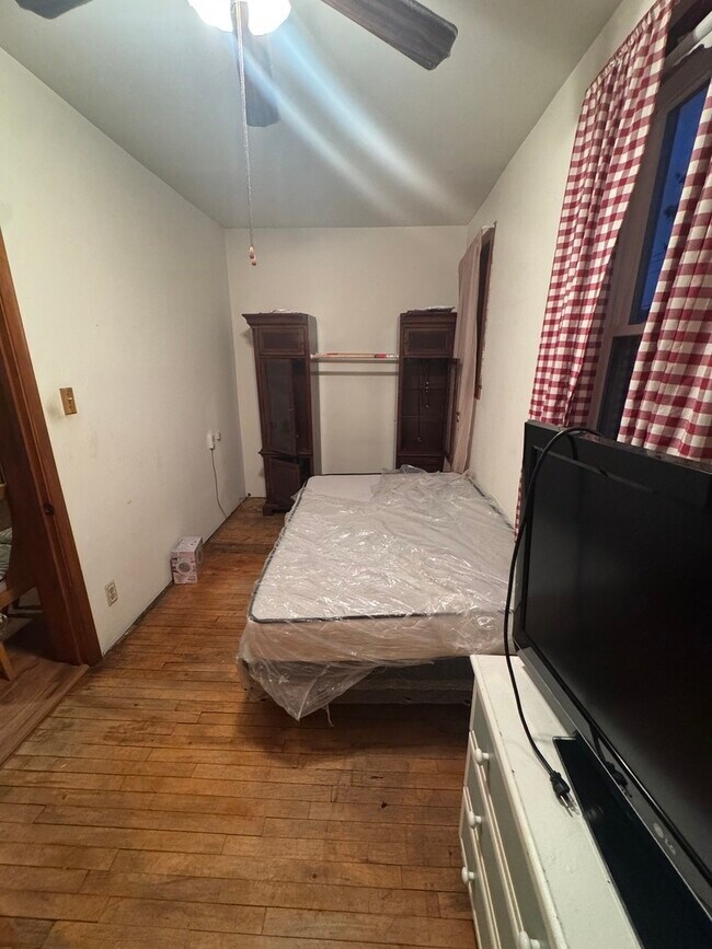 Building Photo - 3945 W 55th Pl