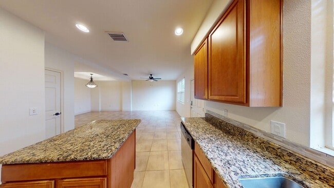 Building Photo - 4/3.5 TOWNHOME VILLA in Waterstone-Davenport
