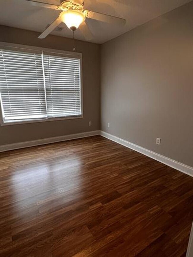 Building Photo - 4 bedroom beautiful home available August 14!!