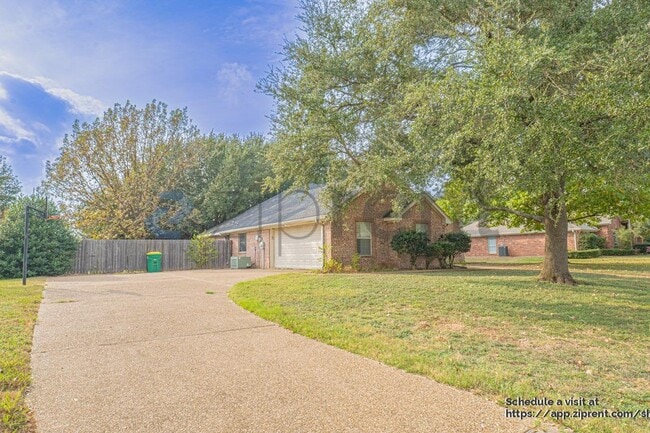 Building Photo - 609 S Ruidoso Downs Dr